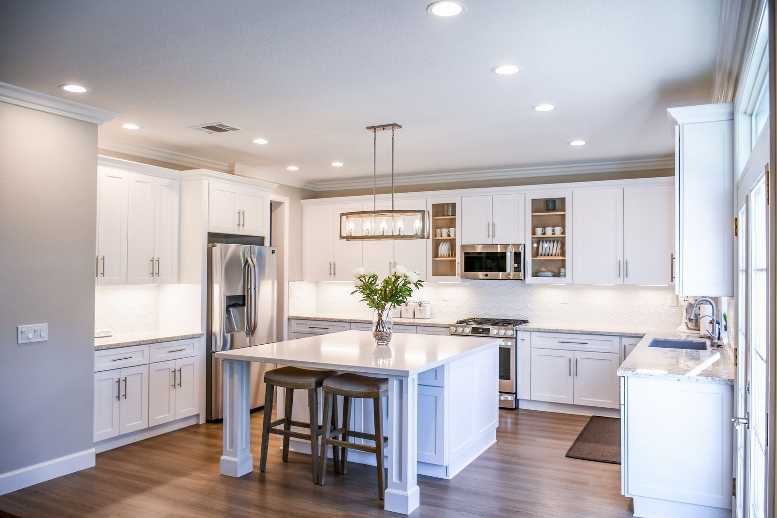 Shaker kitchen doors with glass upper cabinets