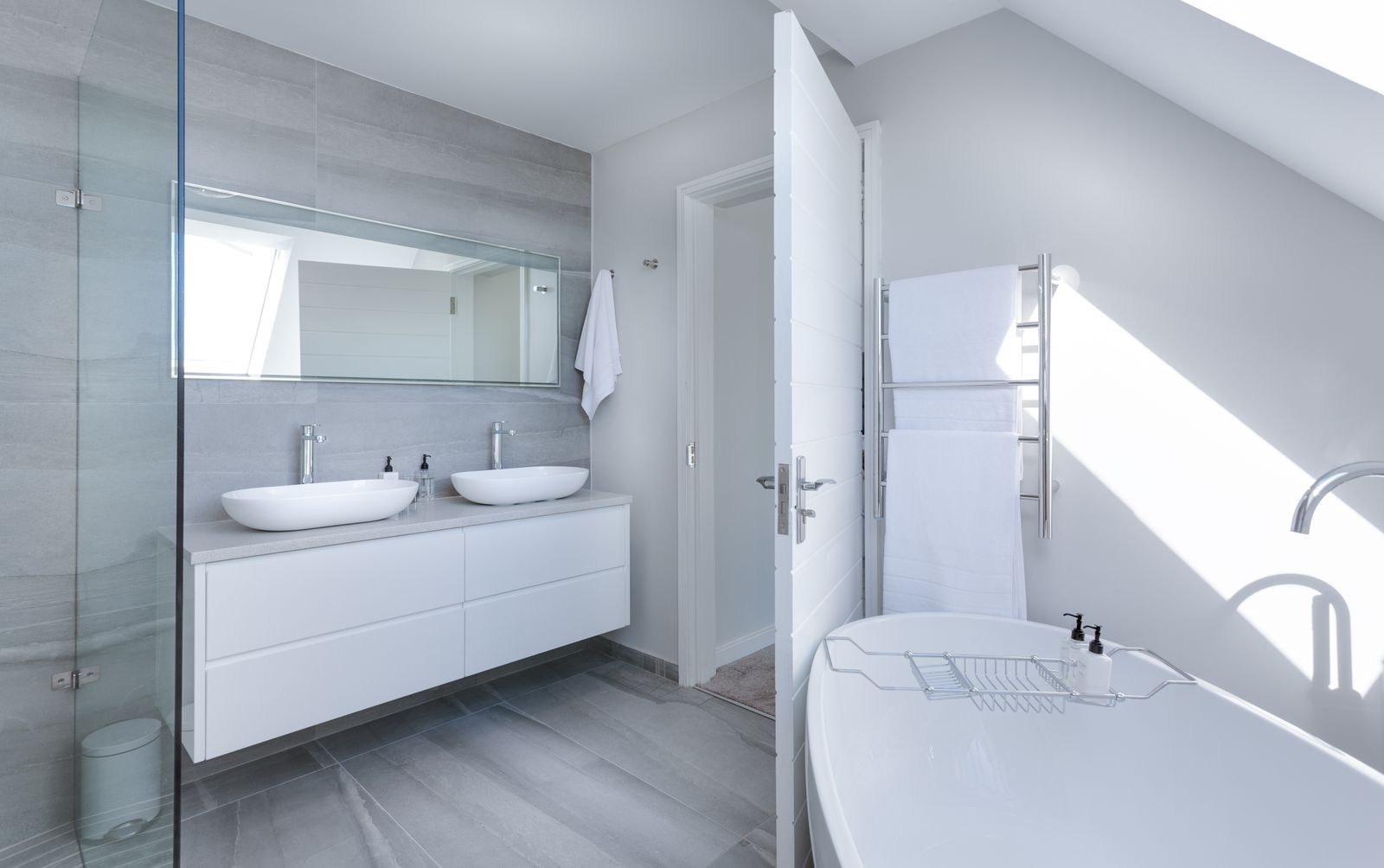 Floating double vanity in a bright bathroom